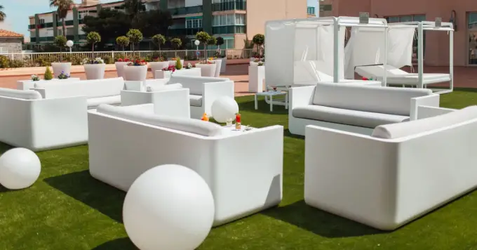 Hotel w La Mandze - jak wybrać nocleg, który pasuje do planu?