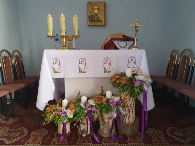 Jak ubrać kościół na Adwent? Praktyczny przewodnik i inspiracje