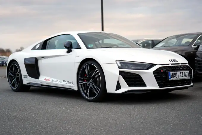 Audi RS8 naprawdę istnieje? Zobacz, co dziś oferuje Audi