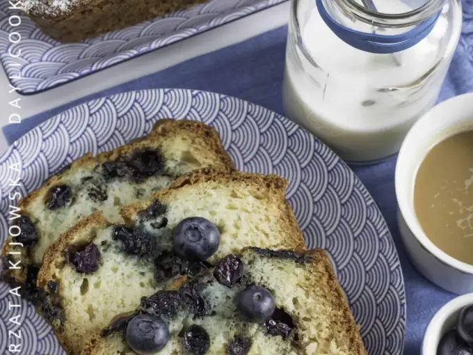Babka jogurtowa bez ważenia - prosty przepis, który zawsze się udaje