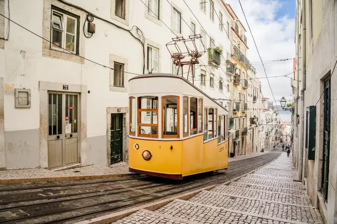Lizbona nad Tagiem: Stolica Portugalii i jej sekretne skarby