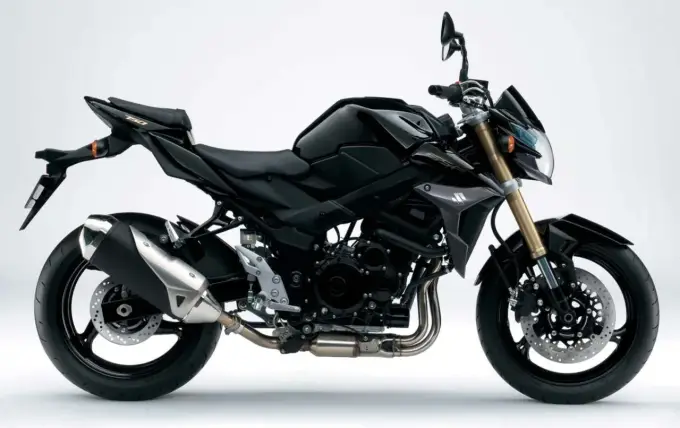 Suzuki GSR 750 - wady i zalety. Czy to naked dla Ciebie?