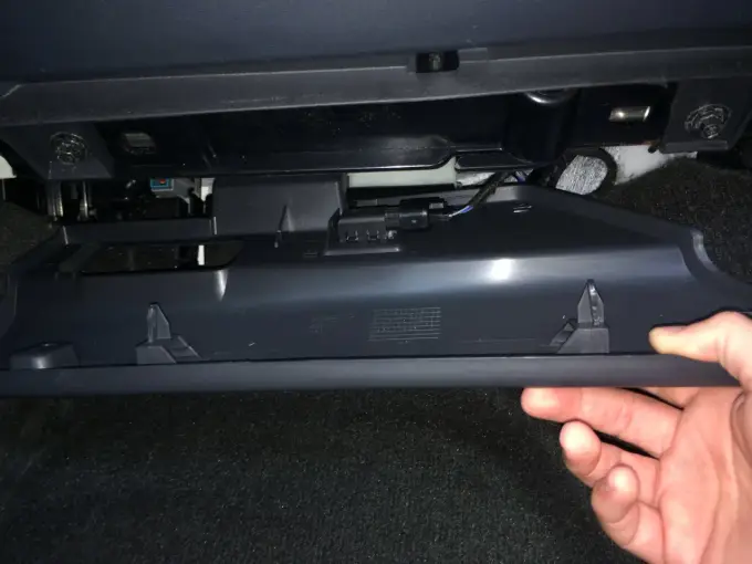 Wymiana filtra kabinowego Volvo V60 - Czy to naprawdę proste?