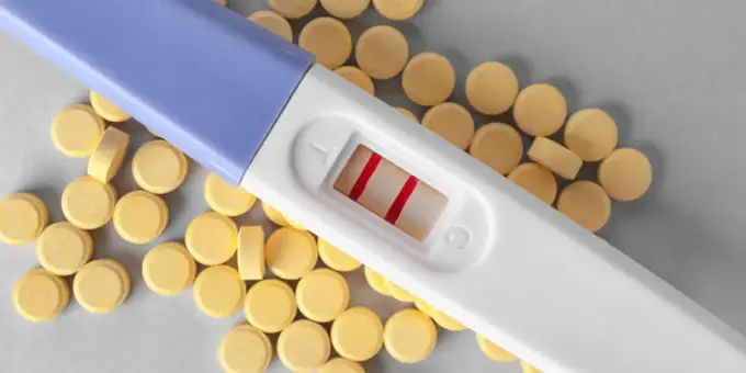 Folik 0,4 mg - Lek czy suplement? Dawkowanie i kiedy więcej?
