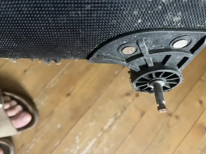 Jak wymienić kółka w walizce? Praktyczny poradnik DIY
