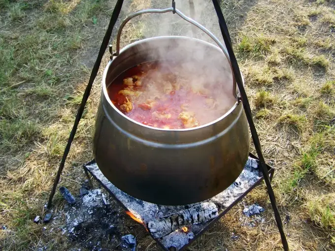 Kociołek myśliwski - przepis idealny. Sekrety smaku i błędów!