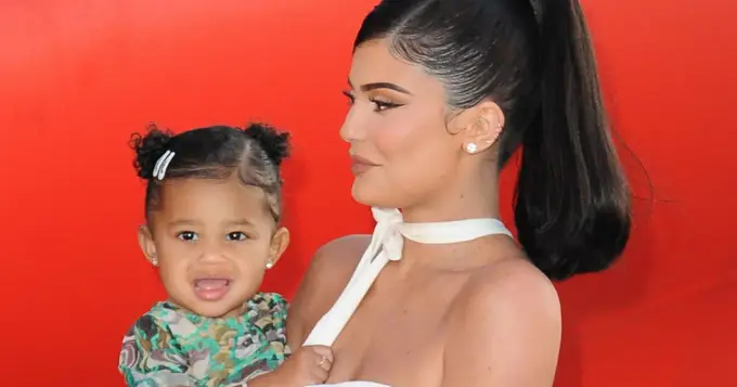Kylie Jenner dzieci - Co wiesz o Stormi i Aire?