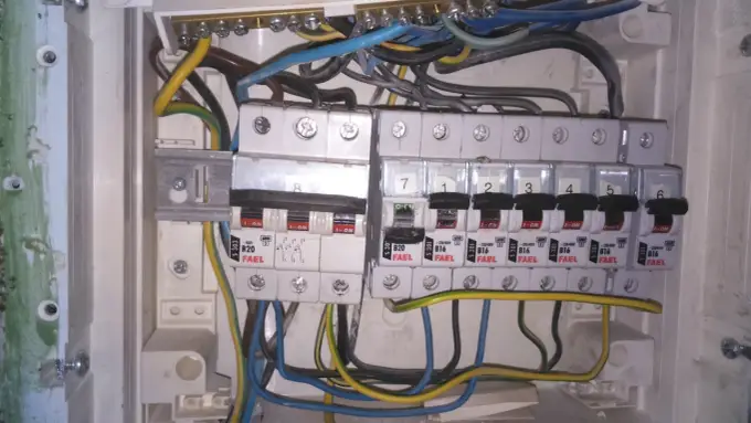Brak jednej fazy (bezpieczniki ok)? Sprawdź, zanim wezwiesz elektryka