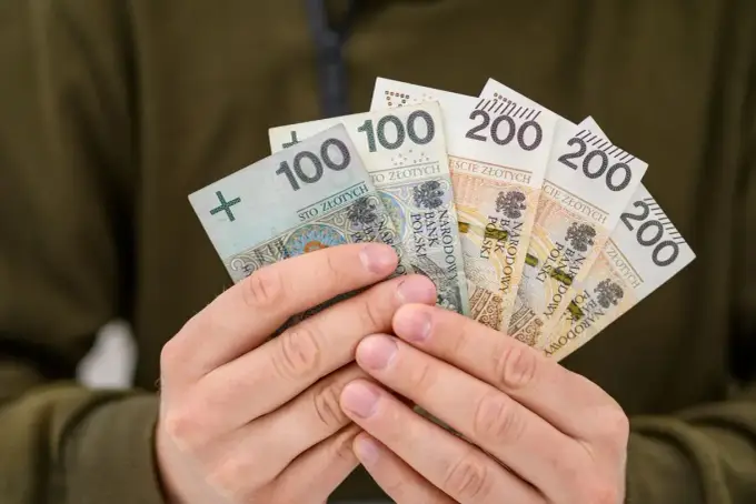 800 plus - Od kiedy, jak działa i co z wnioskiem?