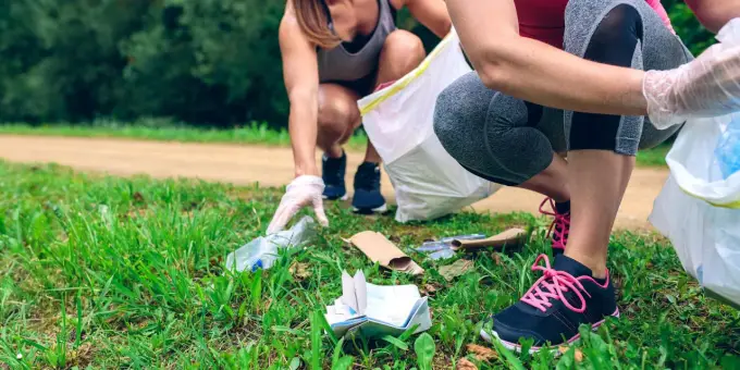Plogging - bieganie ze sprzątaniem. Jak zacząć?