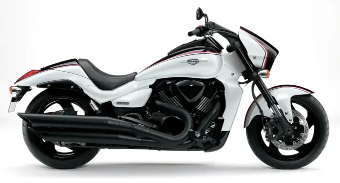 Suzuki Intruder 1800 - dla kogo naprawdę jest ten cruiser?