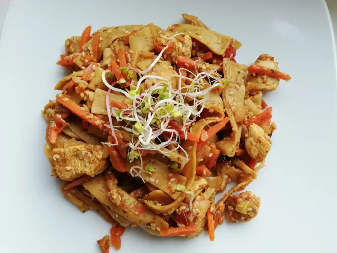 Makaron po tajsku - Przepis, który zawsze się udaje.