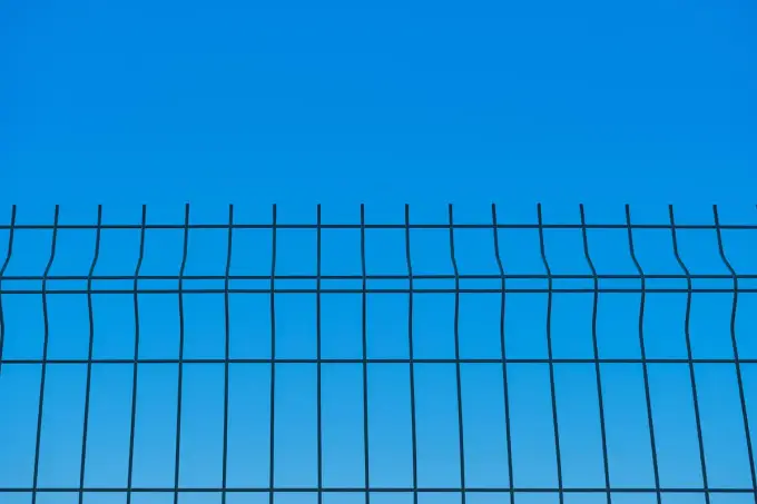 Ustawianie słupków ogrodzeniowych - Zrób to sam i uniknij błędów