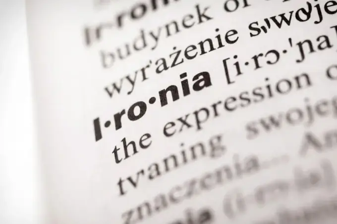 Ironia - Jak ją rozpoznać i odróżnić od sarkazmu? Poradnik