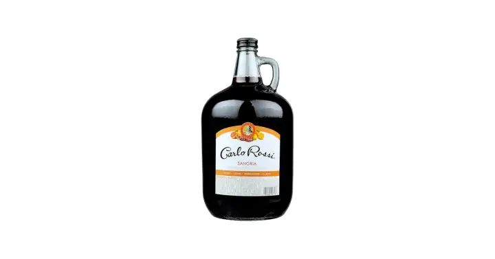 Butelka Carlo Rossi Sangria z uchwytem i etykietą.