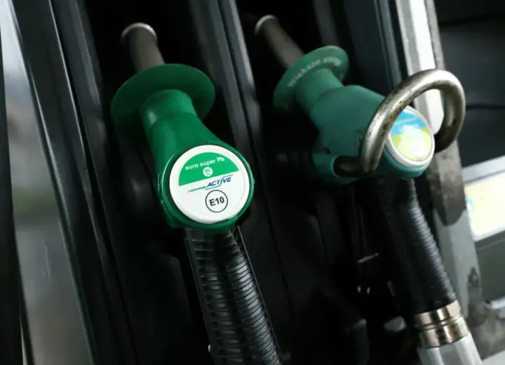 Benzyna bezołowiowa 95 czy 98 - Co oznacza E10 i jak tankować mądrze?