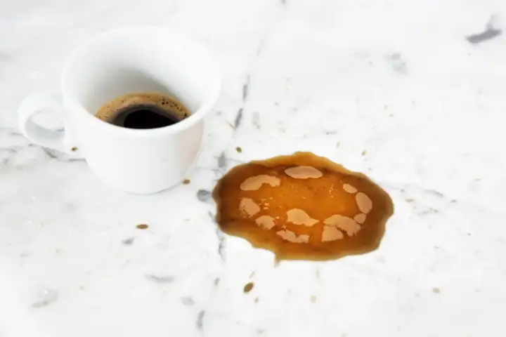Pulire il marmo senza aloni - La ricetta fai da te