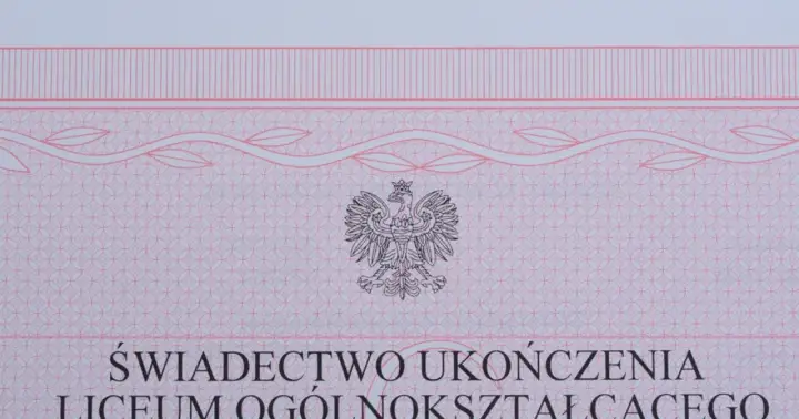 Świadectwo ukończenia szkoły - Jak odebrać i co z błędami?