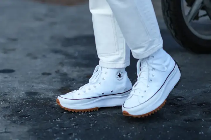 Jak wyczyścić białe trampki Converse, żeby znów wyglądały jak nowe