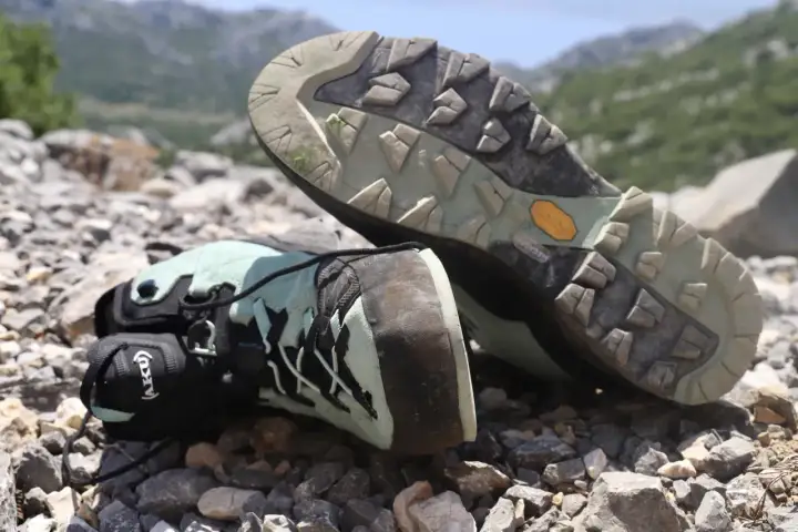 Buty trekkingowe: Skały vs. Błoto jak wybrać idealne?