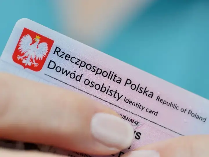 Skan dowodu osobistego RODO. Dokument tożsamości Rzeczypospolitej Polskiej, z godłem i danymi osobowymi.