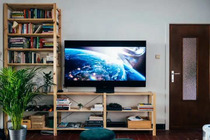 Wymiary telewizora 43 cale - czy na pewno się zmieści?
