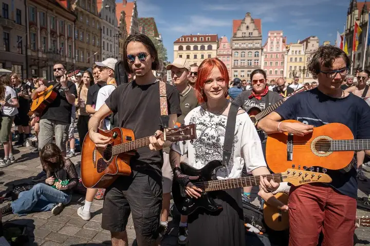 The Night We Met: tekst, znaczenie i jak zagrać na gitarze