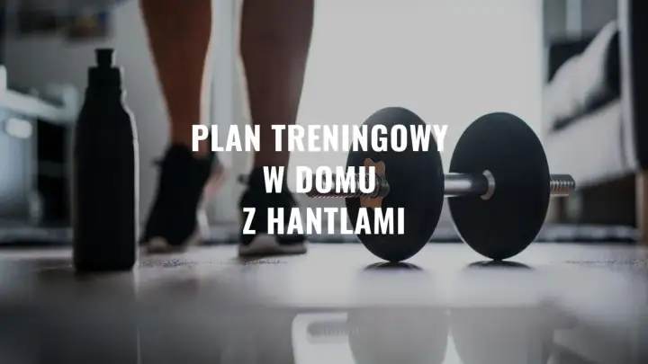 Gotowy na trening FBW w domu z hantlami? Na zdjęciu widzimy hantle, butelkę z wodą i sylwetkę osoby ćwiczącej.