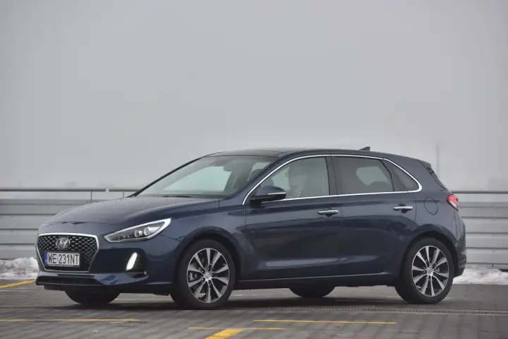 Hyundai i30 wymiana żarówki - jak dobrać typ i nie uszkodzić lampy