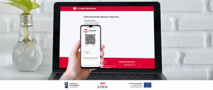 Jak rozliczyć PIT przez mObywatel? Zeskanuj kod QR z aplikacji mObywatel na ekranie laptopa e-Urzędu Skarbowego.