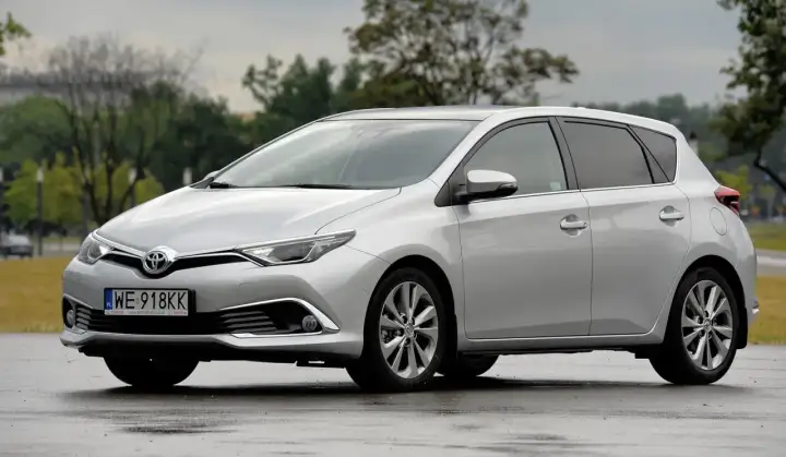 Toyota Auris: pojemność baku, rezerwa i zasięg wszystko, co musisz wiedzieć