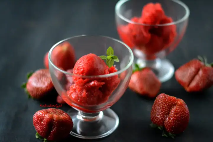 Sorbet truskawkowy - jak zrobić idealny bez kryształków lodu?