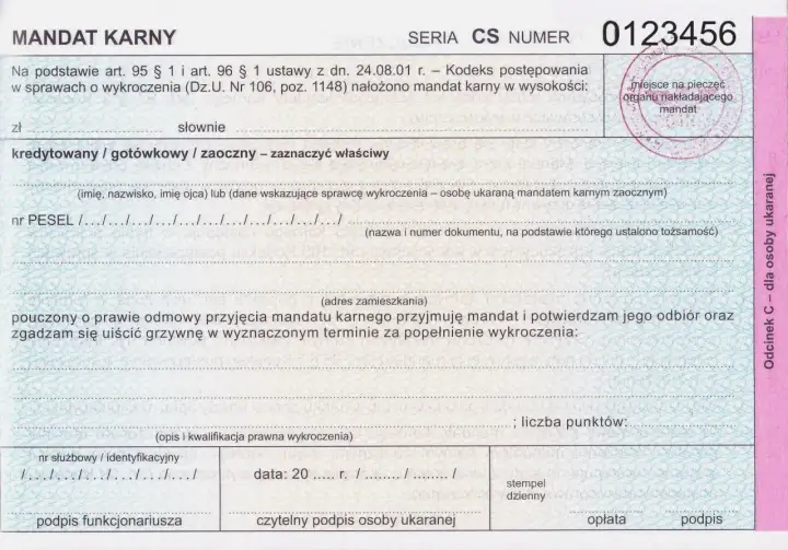 Formularz mandatu karnego z numerem 0123456. Dokument zawiera pola do wpisania danych sprawcy, wysokości grzywny i podstawy prawnej. To odwołanie od mandatu.