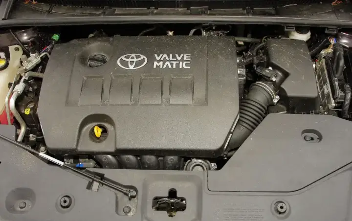 Silnik Valvematic w Toyota Avensis T27 1.8 benzyna. Czysty i zadbany, gotowy do jazdy.