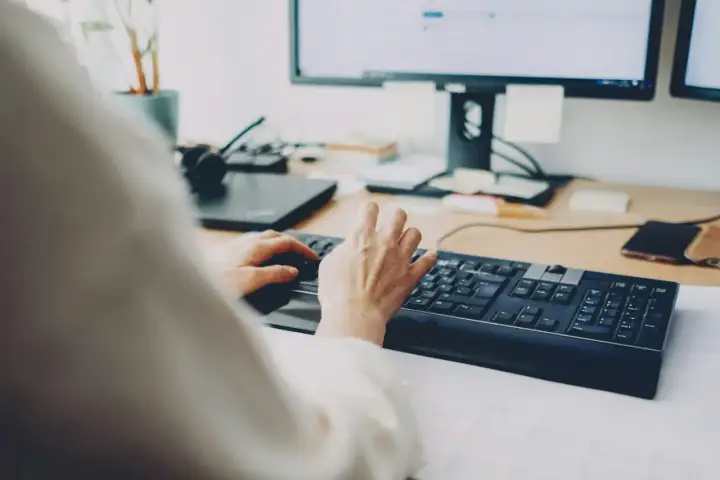 E-zwolnienie online - kiedy ma sens? Poradnik krok po kroku