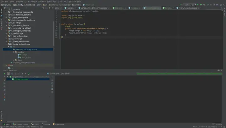 Testy automatyczne Java w IDE. Klasa RangeTest sprawdza poprawność metody isInRange. Wszystkie testy zakończone sukcesem.