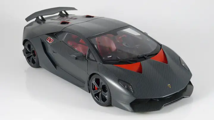 Lamborghini Sesto Elemento - Dlaczego 999 kg wagi wciąż zachwyca?