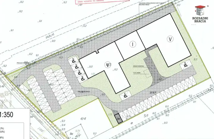 Projekt zagospodarowania terenu pod dom wielorodzinny z parkingiem, placem zabaw i drogą pożarową.