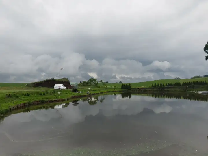 Ranczo nad Jeziorkiem Czarna: Przewodnik po łowisku i rybach