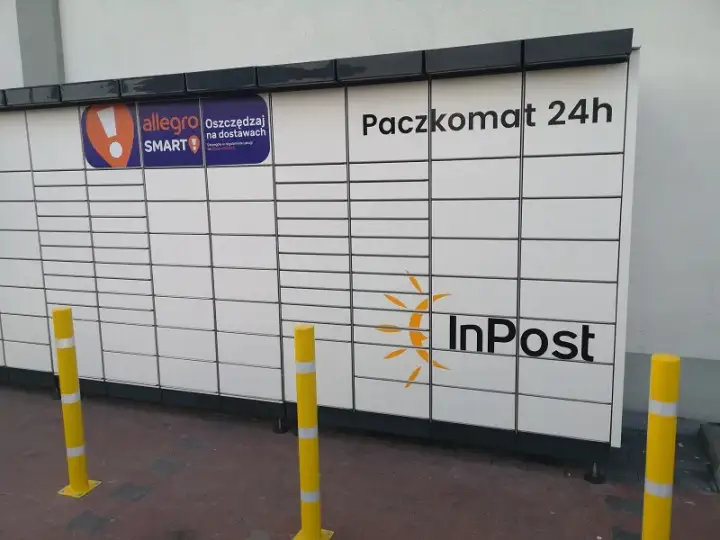 Do której jeżdżą kurierzy? Sprawdź godziny dostaw i uniknij problemów
