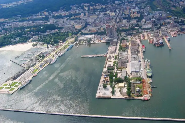 Port morski na Bałtyku - Jak działa i czym różni się od mariny?