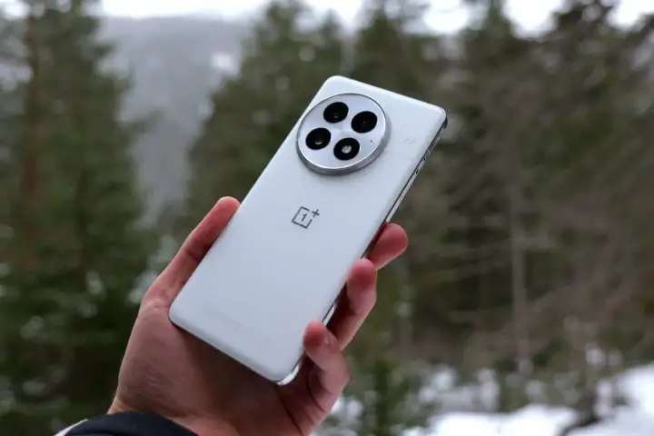Telefony z najlepszą baterią - które naprawdę trzymają najdłużej?