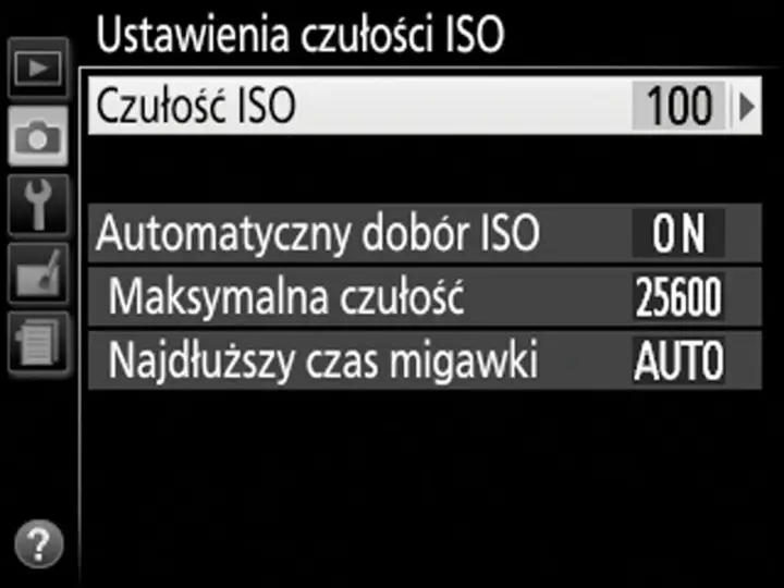 Ekran aparatu z ustawieniami czułości ISO. Widoczna opcja "Czułość ISO" ustawiona na 100, co sugeruje tryb manualny.