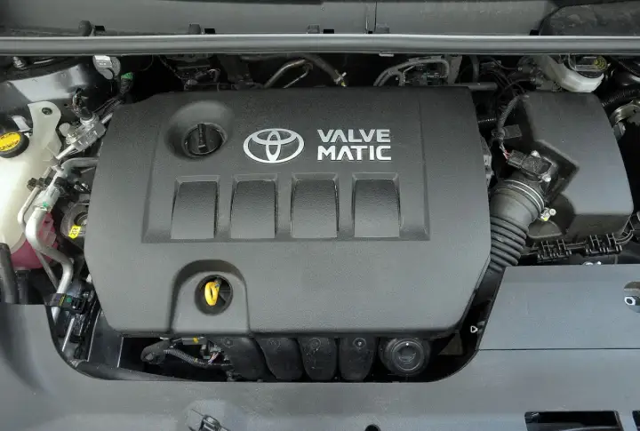 Toyota Verso 1.8 benzyna - Czy silnik Valvematic to rozsądny wybór?