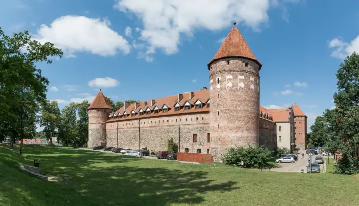 Zamek w Bytowie: Fascynująca Historia i Atrakcje Turystyczne Regionu