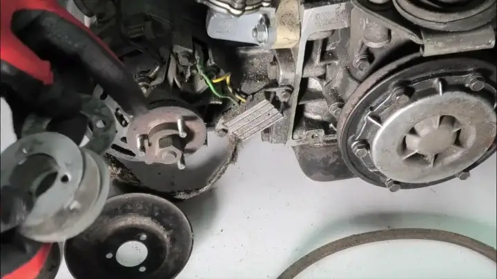 Jak wymontować alternator Matiz - uniknij kosztownych napraw