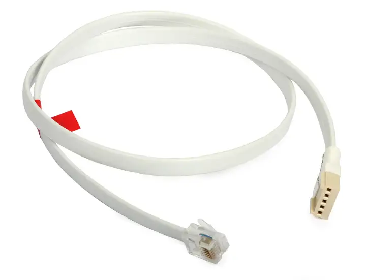 Biały kabel do programowania z wtyczkami RJ11 i 4-pinową złączką. Idealny do konfiguracji urządzeń.