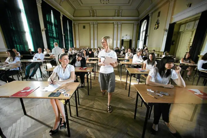 Matura dla niesłyszących: Zrozum dostosowania, zdobądź sukces!