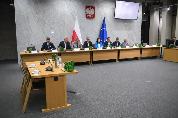 Harmonogram prac komisji śledczych ds. PiS - Jak sprawdzić postępy?