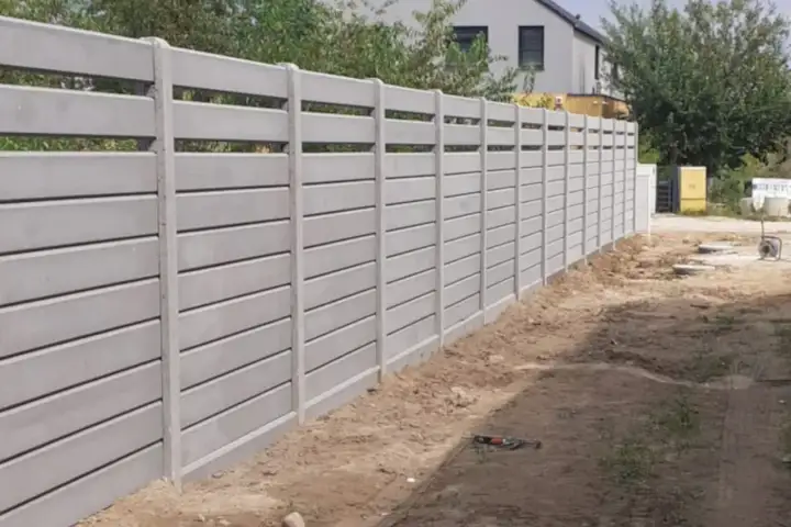 Prefabrykowane ogrodzenie betonowe - kiedy naprawdę się opłaca?